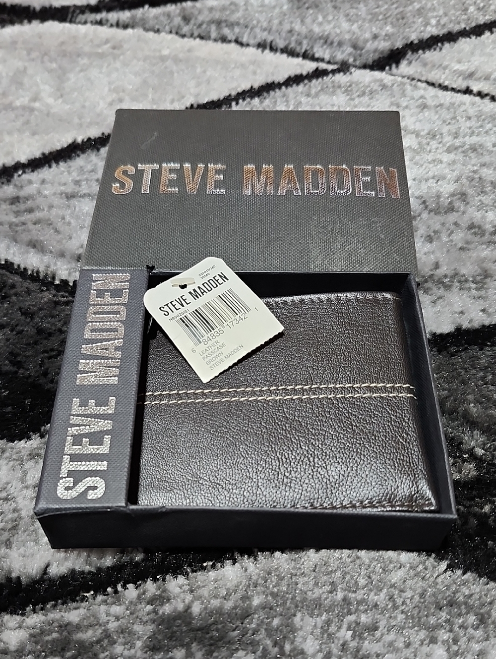 STEVE MADDEN DARK BROWN GENUINE LEATHER PASSCASE BIFOLD WALLET